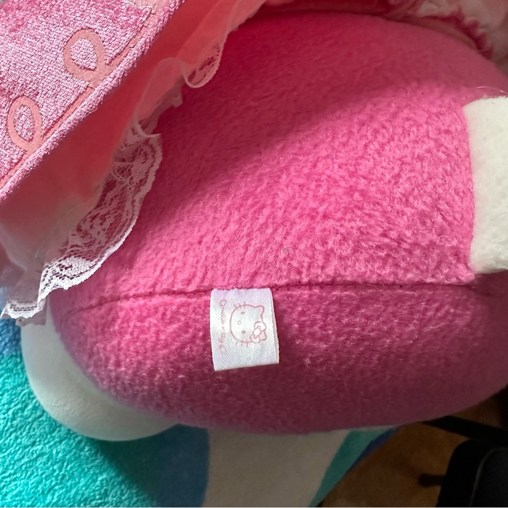 Hello kitty plush - Picture 2 of 2